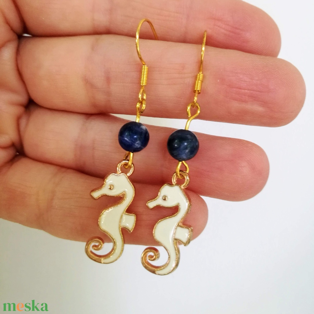 Tengeri Csikóhal - Seahorse fülbevaló szodalit gyönggyel - ékszer - fülbevaló - lógó fülbevaló - Meska.hu Tengeri Csikóhal - Seahorse fülbevaló szodalit gyönggyel - ékszer - fülbevaló - lógó fülbevaló - Meska.hu