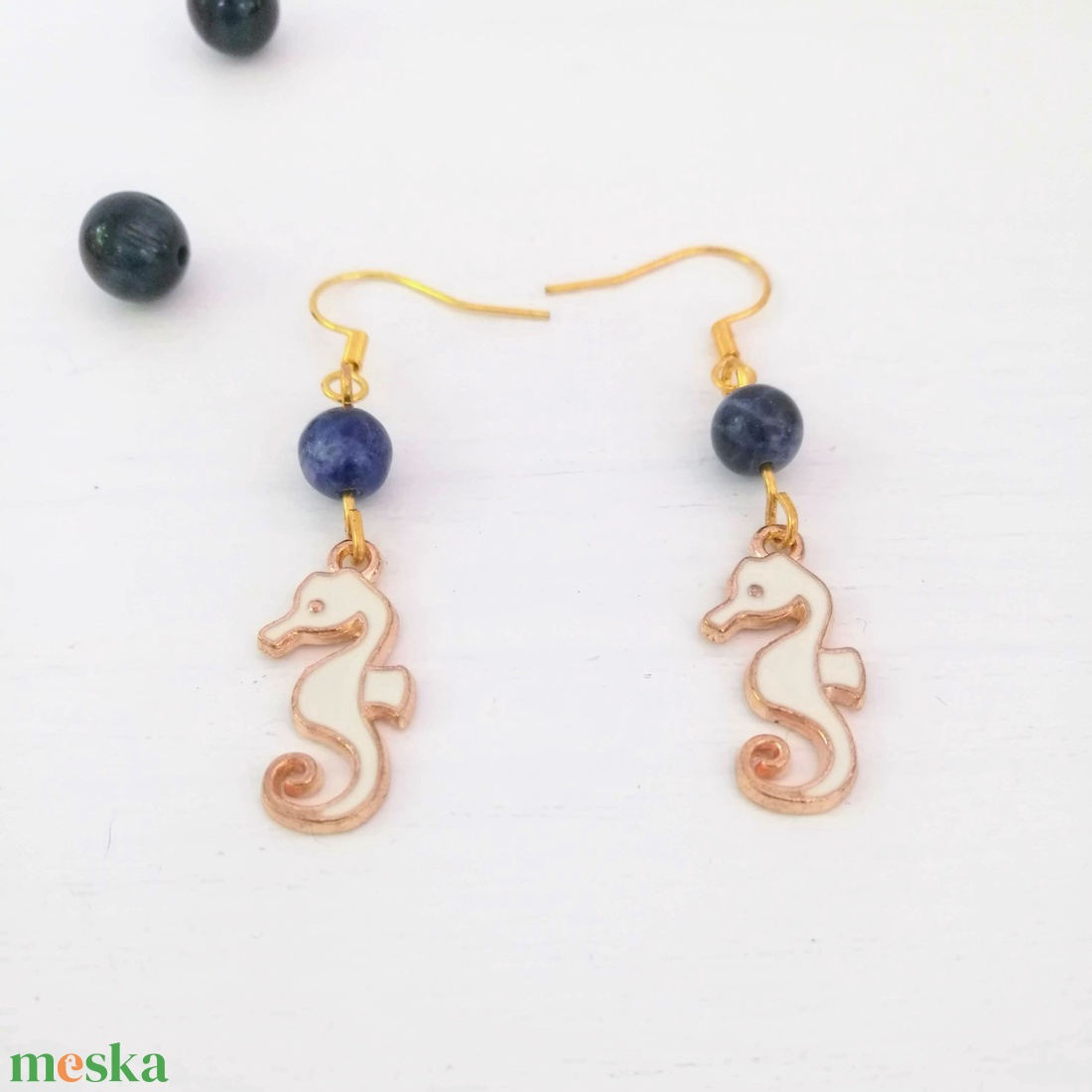 Tengeri Csikóhal - Seahorse fülbevaló szodalit gyönggyel - ékszer - fülbevaló - lógó fülbevaló - Meska.hu Tengeri Csikóhal - Seahorse fülbevaló szodalit gyönggyel - ékszer - fülbevaló - lógó fülbevaló - Meska.hu