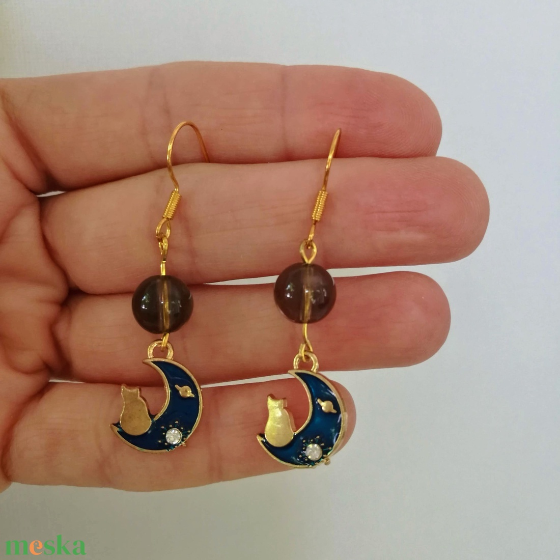 Kék hold cicával - Blue Moon with Kitten füstkvarc gyönggyel - ékszer - fülbevaló - lógó fülbevaló - Meska.hu Kék hold cicával - Blue Moon with Kitten füstkvarc gyönggyel - ékszer - fülbevaló - lógó fülbevaló - Meska.hu