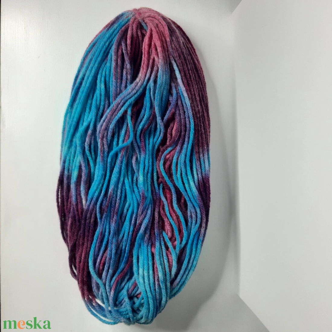 Bíbor színű vadszilva kézzel festett gyapjú fonal 200 g-os motring - kellékek & szerszámok - rövidáru - fonal, cérna - gyapjúfonal - Meska.hu