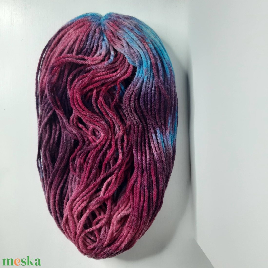 Bíbor színű vadszilva kézzel festett gyapjú fonal 200 g-os motring - kellékek & szerszámok - rövidáru - fonal, cérna - gyapjúfonal - Meska.hu