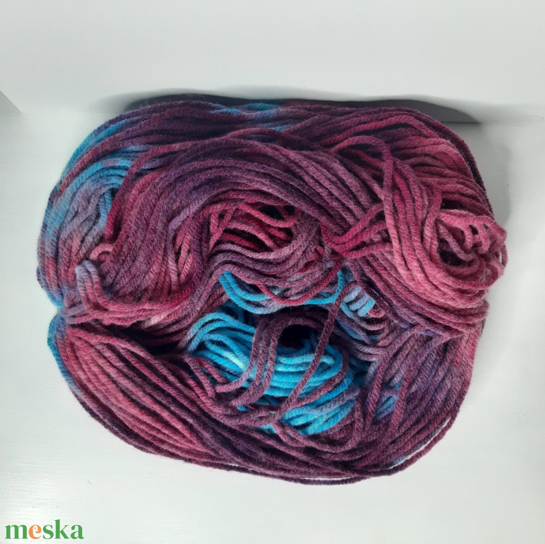 Bíbor színű vadszilva kézzel festett gyapjú fonal 200 g-os motring - kellékek & szerszámok - rövidáru - fonal, cérna - gyapjúfonal - Meska.hu