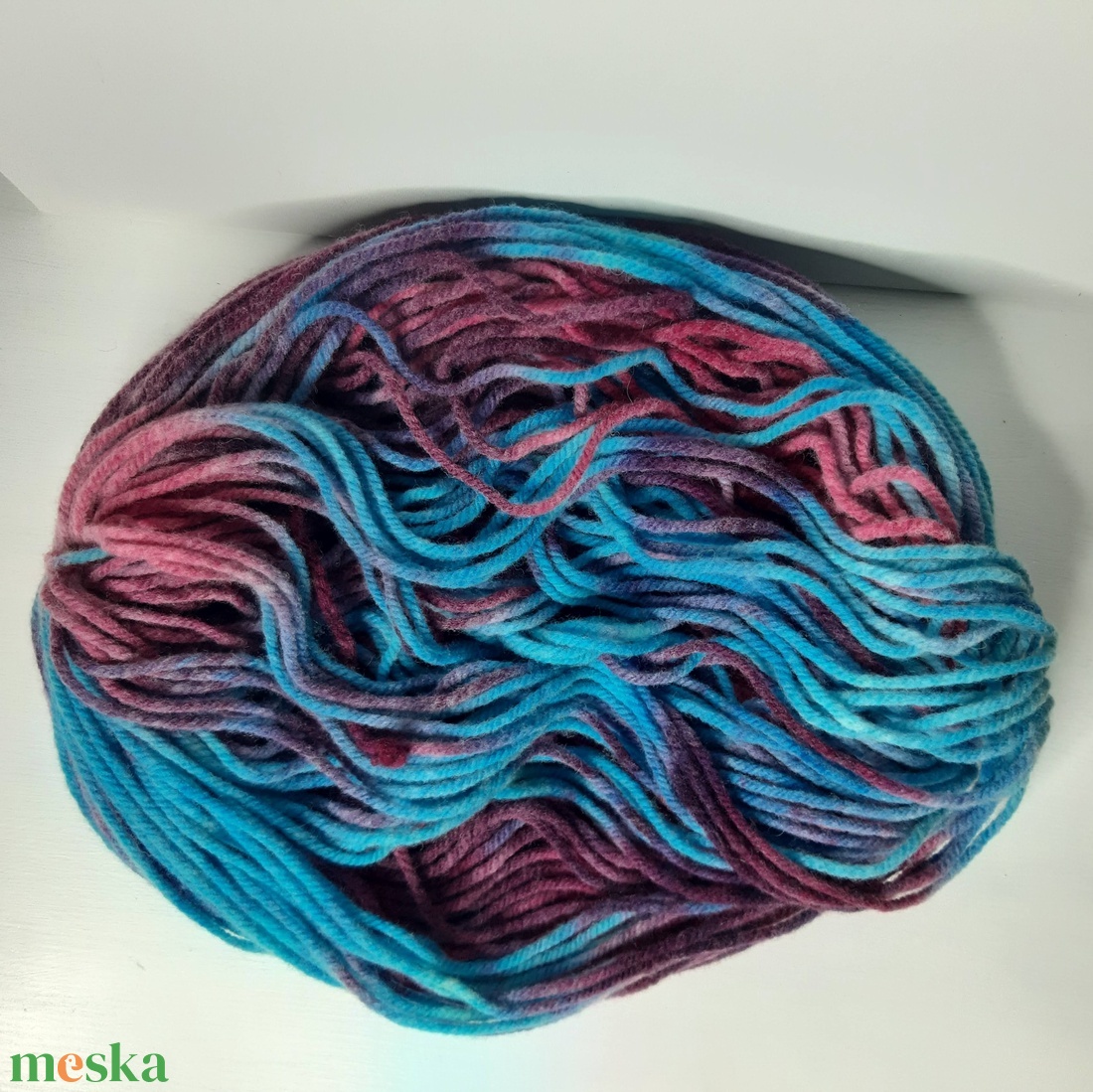 Bíbor színű vadszilva kézzel festett gyapjú fonal 200 g-os motring - kellékek & szerszámok - rövidáru - fonal, cérna - gyapjúfonal - Meska.hu