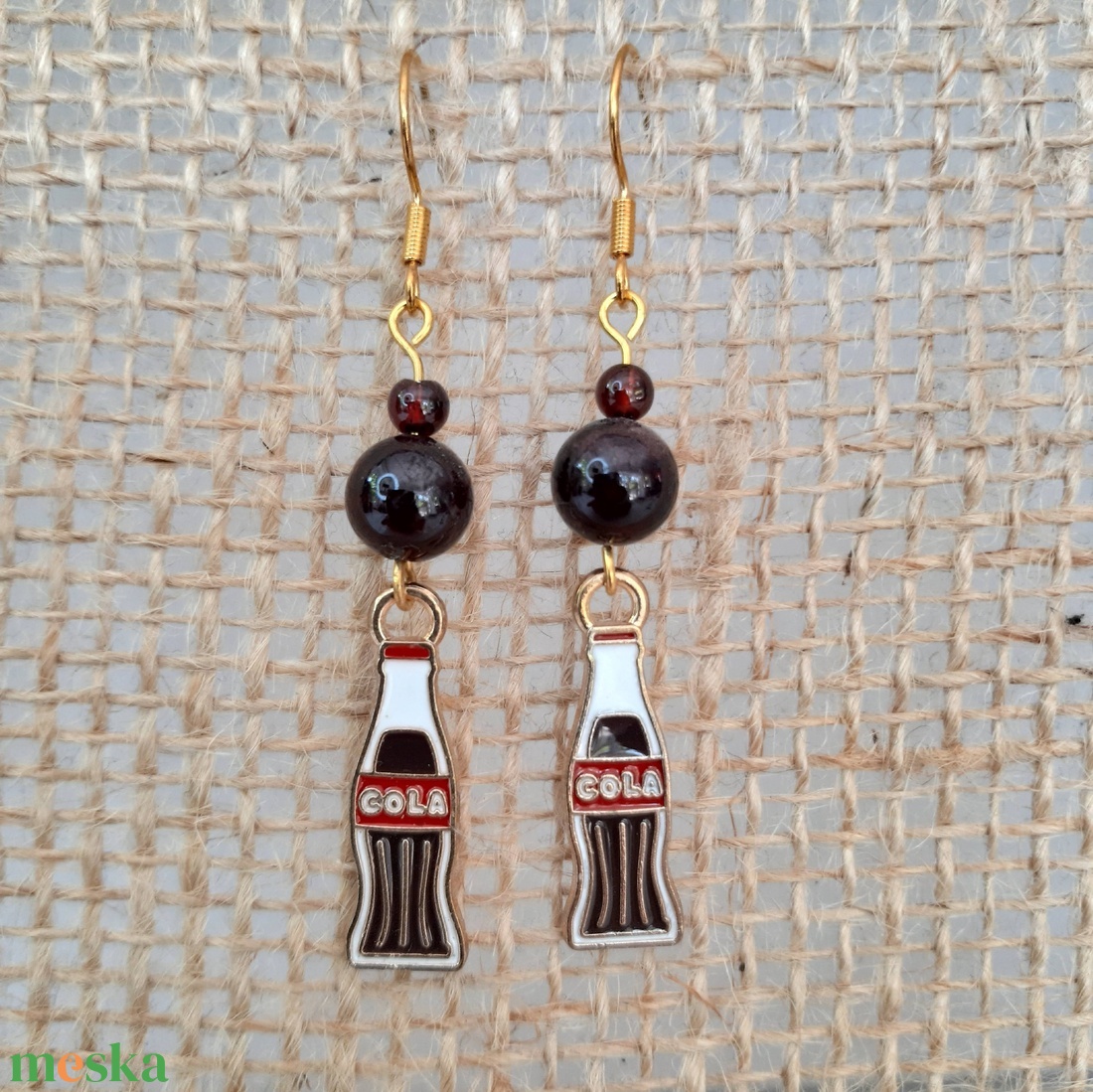 Retro Cola fülbevaló ásványgyöngyökkel díszítve - ékszer - fülbevaló - lógó fülbevaló - Meska.hu