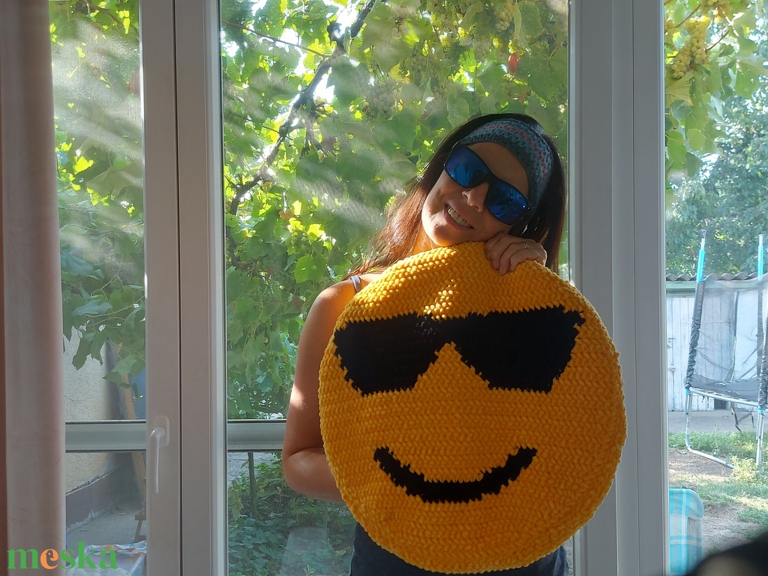 Emoji kerek párna névvel, puha plüss fonalból - otthon & életmód - lakástextil - párna & párnahuzat - Meska.hu Emoji kerek párna névvel, puha plüss fonalból - otthon & életmód - lakástextil - párna & párnahuzat - Meska.hu