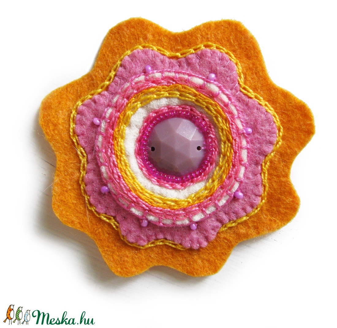 Virág - filc kitűző - ékszer - kitűző és bross - kitűző - Meska.hu Virág - filc kitűző - ékszer - kitűző és bross - kitűző - Meska.hu