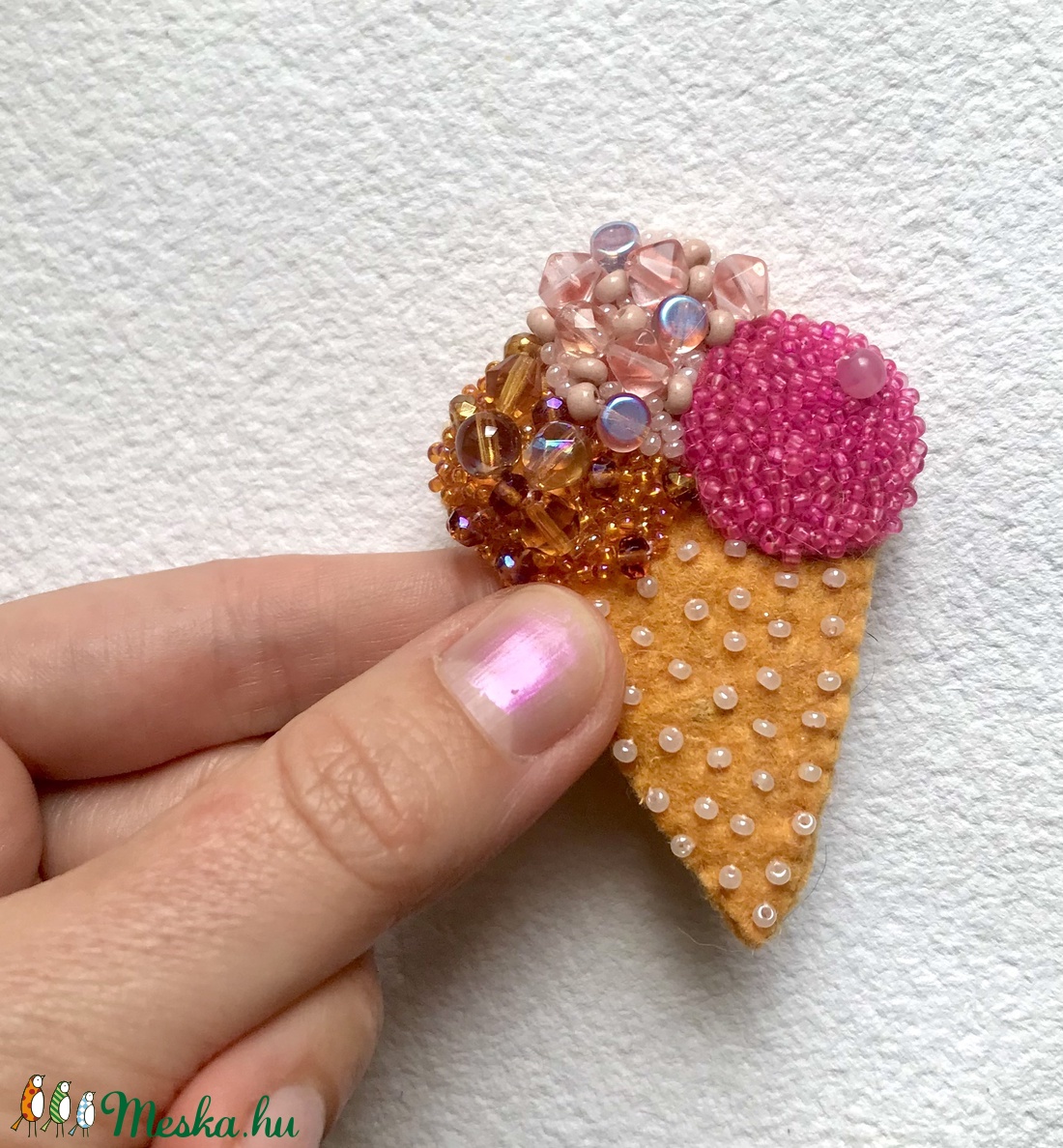 Fagyi - filc kitűző - ékszer - kitűző és bross - kitűző - Meska.hu Fagyi - filc kitűző - ékszer - kitűző és bross - kitűző - Meska.hu