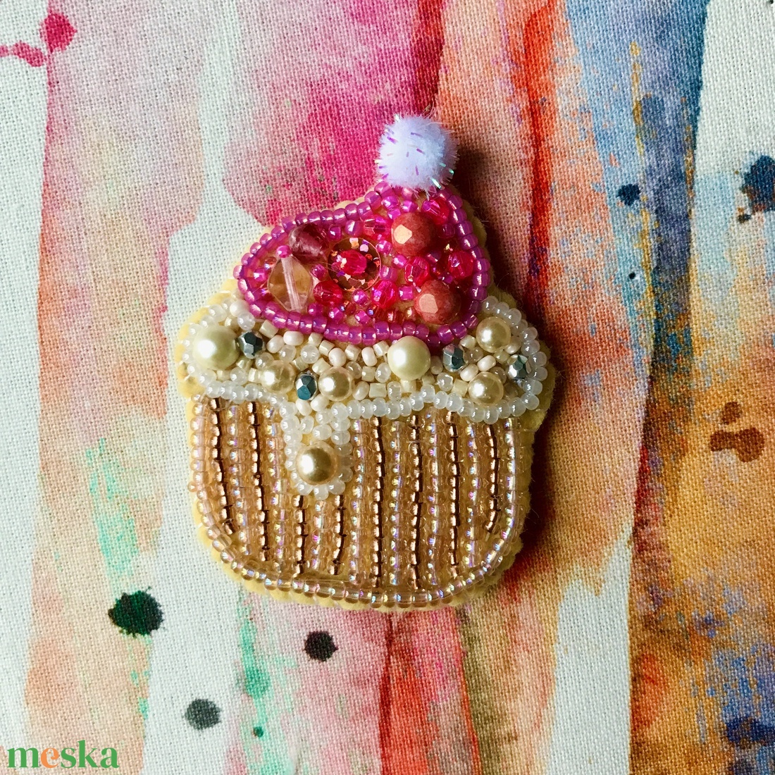 Muffin kitűző - ékszer - kitűző és bross - kitűző - Meska.hu Muffin kitűző - ékszer - kitűző és bross - kitűző - Meska.hu