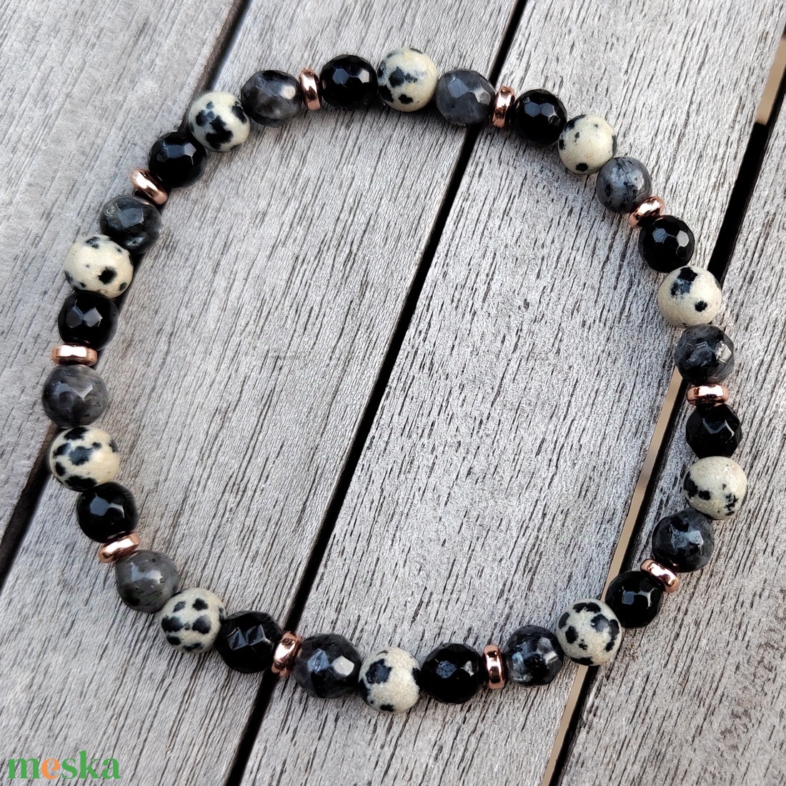 Dalmata jáspis ásványgyöngy karkötő - ékszer - karkötő - gyöngyös karkötő - Meska.hu
