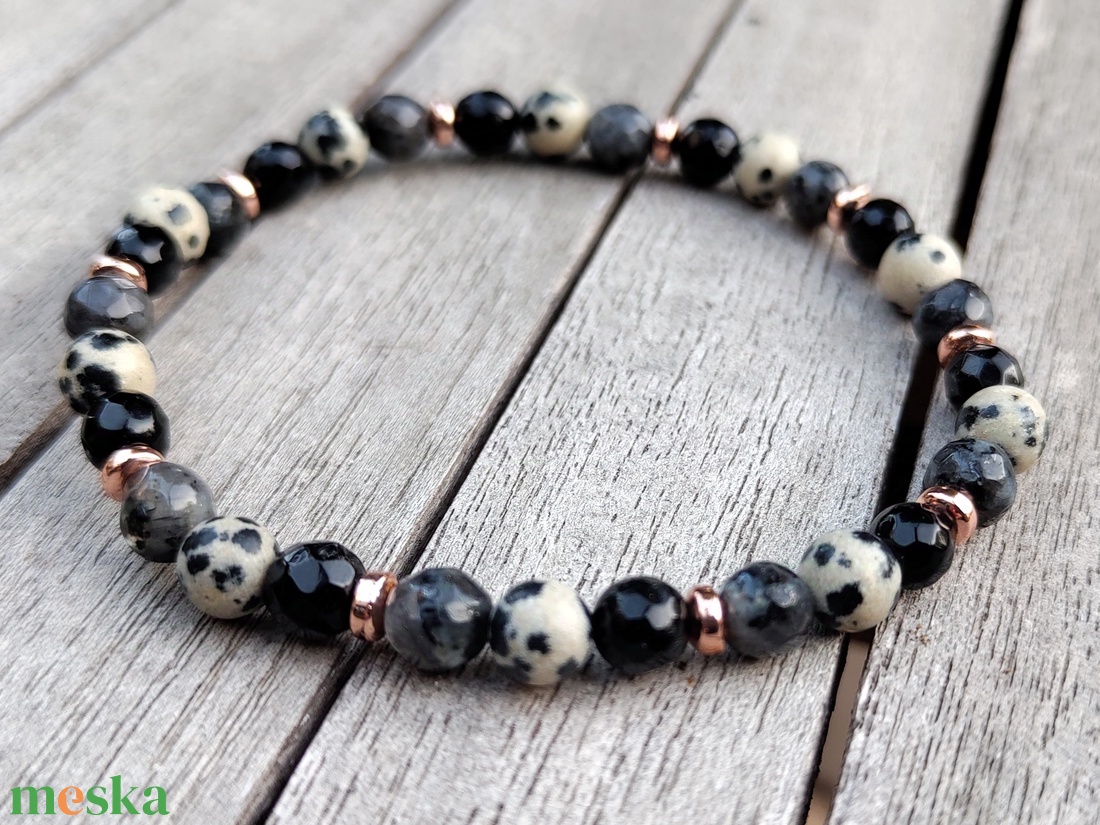 Dalmata jáspis ásványgyöngy karkötő - ékszer - karkötő - gyöngyös karkötő - Meska.hu