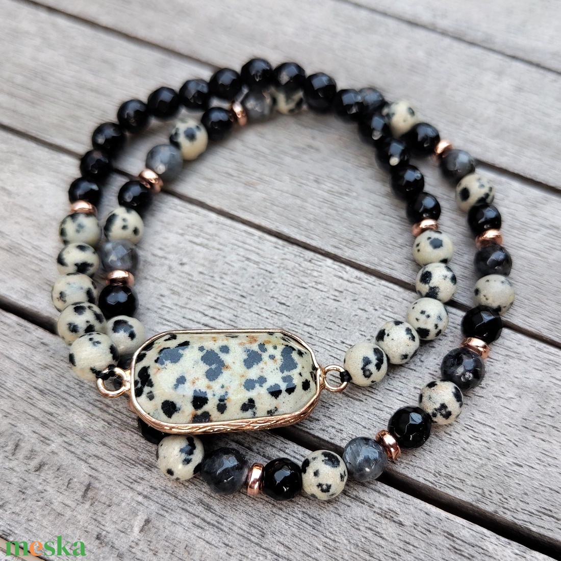 Dalmata jáspis ásványgyöngy karkötő - ékszer - karkötő - gyöngyös karkötő - Meska.hu