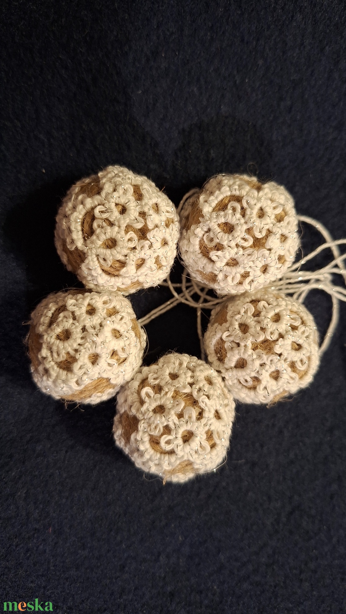 Karácsonyi lógó csipkés gömb - karácsony - karácsonyi lakásdekoráció - karácsonyi lakásdíszek - Meska.hu