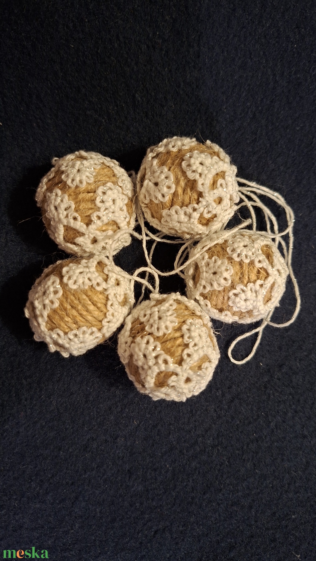 Karácsonyi lógó csipkés gömb - karácsony - karácsonyi lakásdekoráció - karácsonyi lakásdíszek - Meska.hu