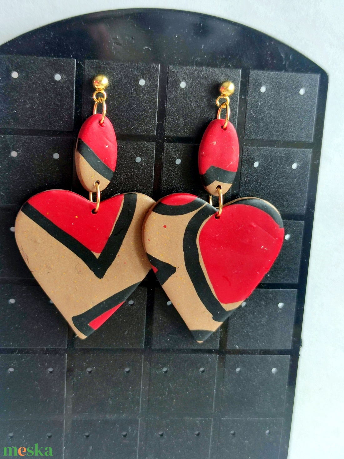Pezsgő színű alapon szív mintás Valentin napi fülbevaló - ékszer - fülbevaló - lógó fülbevaló - Meska.hu Pezsgő színű alapon szív mintás Valentin napi fülbevaló - ékszer - fülbevaló - lógó fülbevaló - Meska.hu