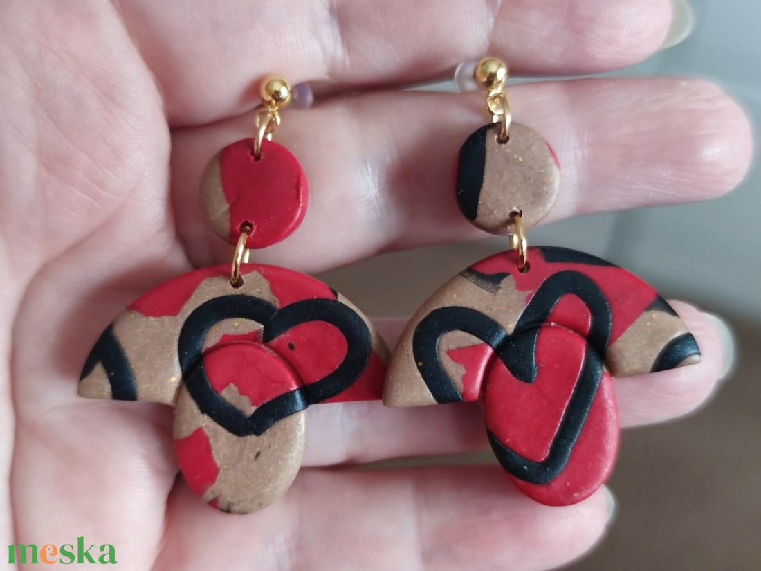 Pezsgő színű alapon szív mintás Valentin napi fülbevaló - ékszer - fülbevaló - lógó fülbevaló - Meska.hu Pezsgő színű alapon szív mintás Valentin napi fülbevaló - ékszer - fülbevaló - lógó fülbevaló - Meska.hu