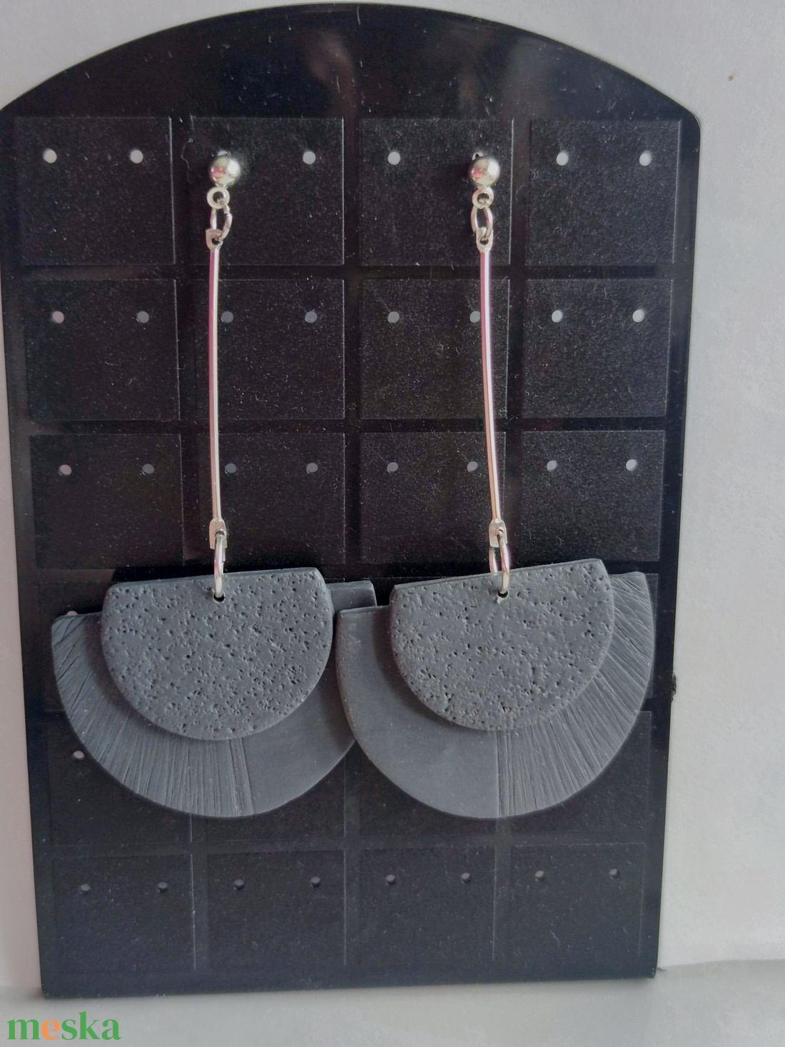 Egyiptomi hangulatú matt felületű sötétszürke színű fülbevaló - ékszer - fülbevaló - lógó fülbevaló - Meska.hu Egyiptomi hangulatú matt felületű sötétszürke színű fülbevaló - ékszer - fülbevaló - lógó fülbevaló - Meska.hu