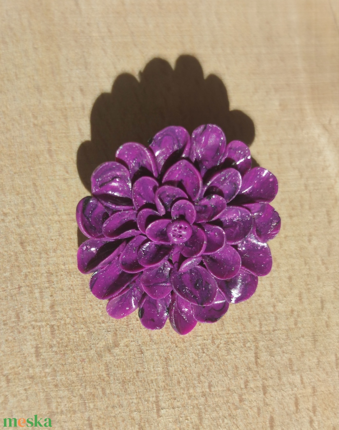 Sötét magenta színű, virág alakú bross - ékszer - kitűző és bross - kitűző - Meska.hu Sötét magenta színű, virág alakú bross - ékszer - kitűző és bross - kitűző - Meska.hu