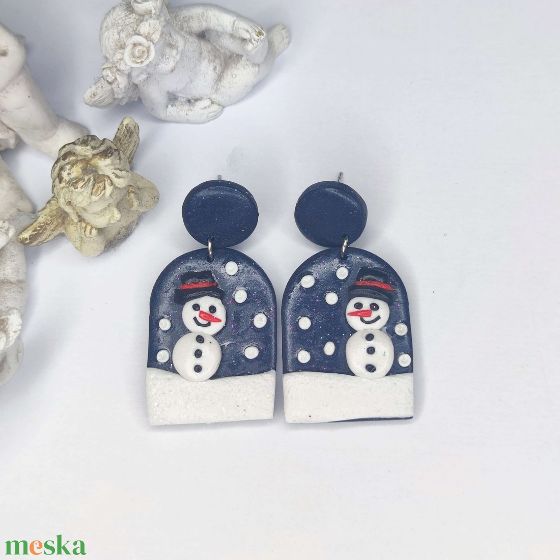 Hóember figurával díszített, csillogó sötétkék fülbevaló - ékszer - fülbevaló - lógó fülbevaló - Meska.hu