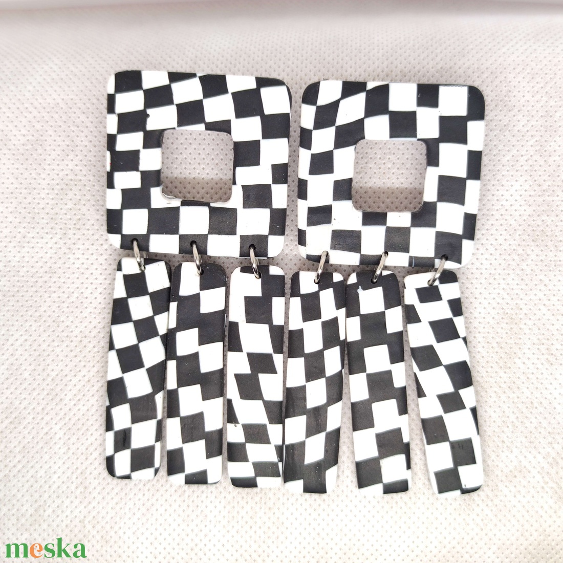 Fekete - fehér pepita mintás, geometrikus formájú fülbevaló - ékszer - fülbevaló - lógó fülbevaló - Meska.hu Fekete - fehér pepita mintás, geometrikus formájú fülbevaló - ékszer - fülbevaló - lógó fülbevaló - Meska.hu