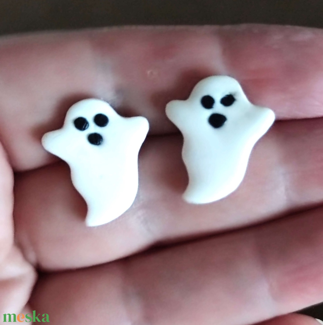 Apró szellem bedugós fülbevaló - Halloween különlegesség - ékszer - fülbevaló - pötty fülbevaló - Meska.hu Apró szellem bedugós fülbevaló - Halloween különlegesség - ékszer - fülbevaló - pötty fülbevaló - Meska.hu