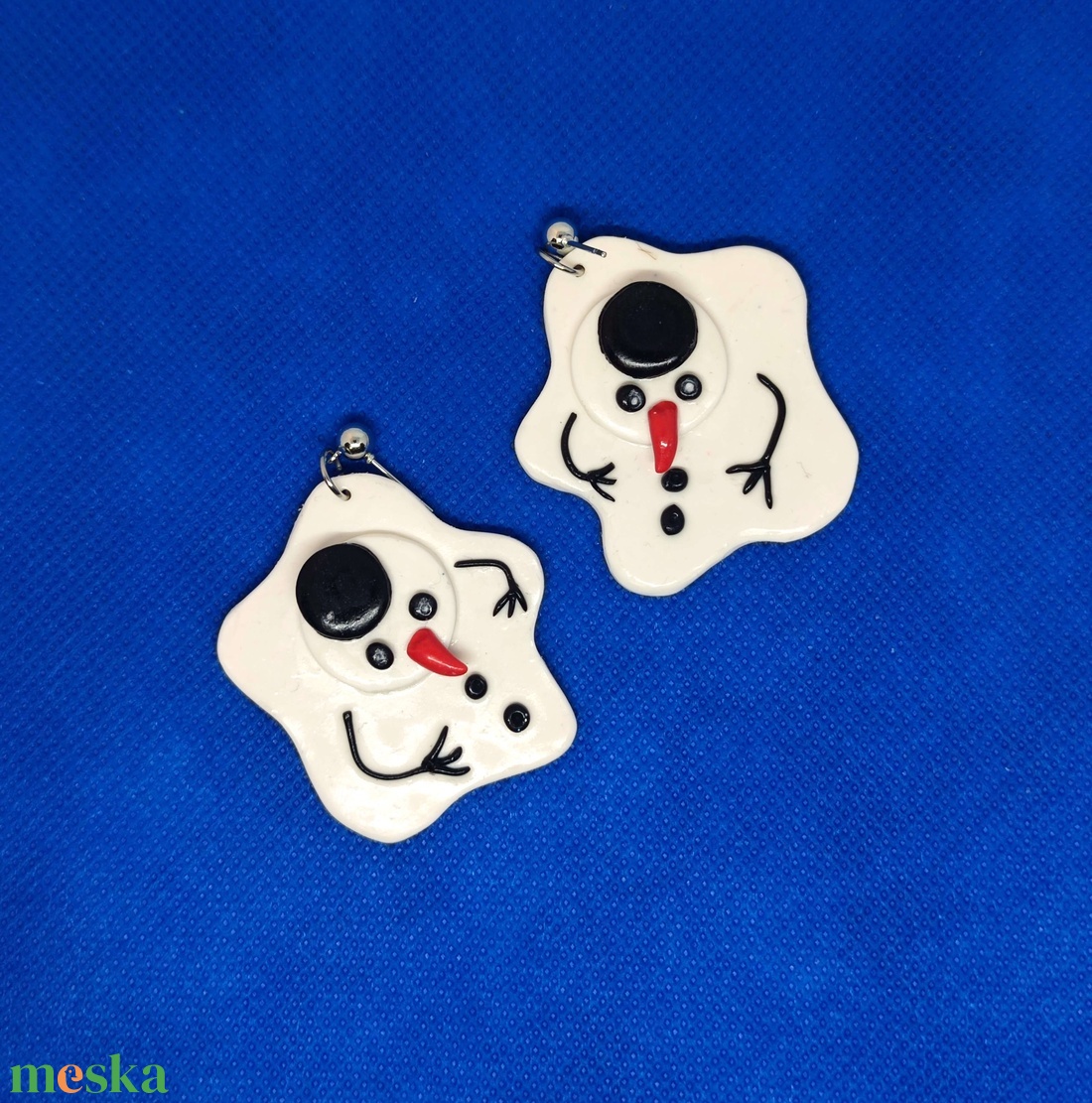 Olvadó Hóemberke fülbevaló - ékszer - fülbevaló - lógó fülbevaló - Meska.hu