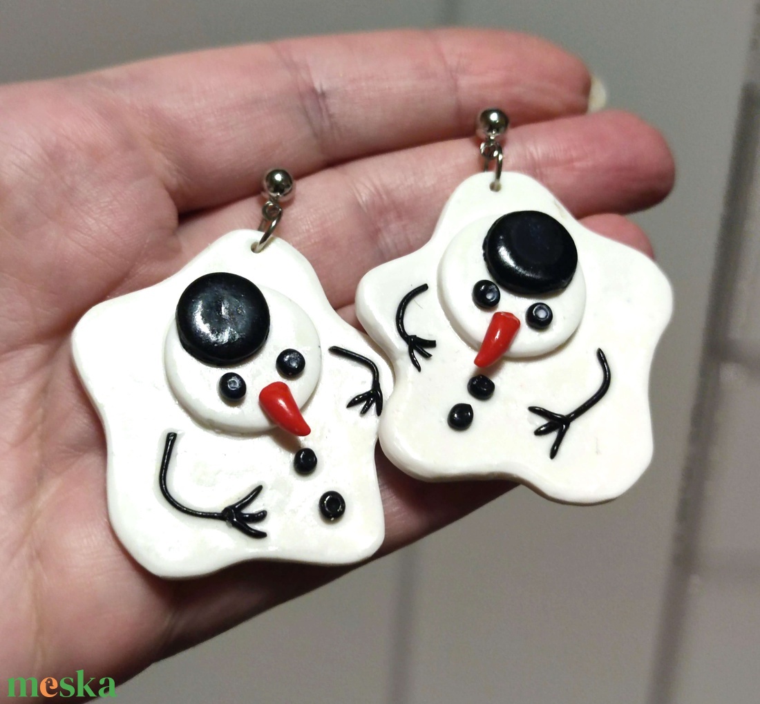 Olvadó Hóemberke fülbevaló - ékszer - fülbevaló - lógó fülbevaló - Meska.hu