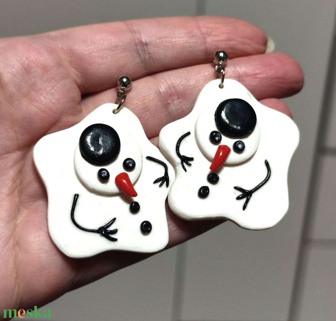 Olvadó Hóemberke fülbevaló - ékszer - fülbevaló - lógó fülbevaló - Meska.hu