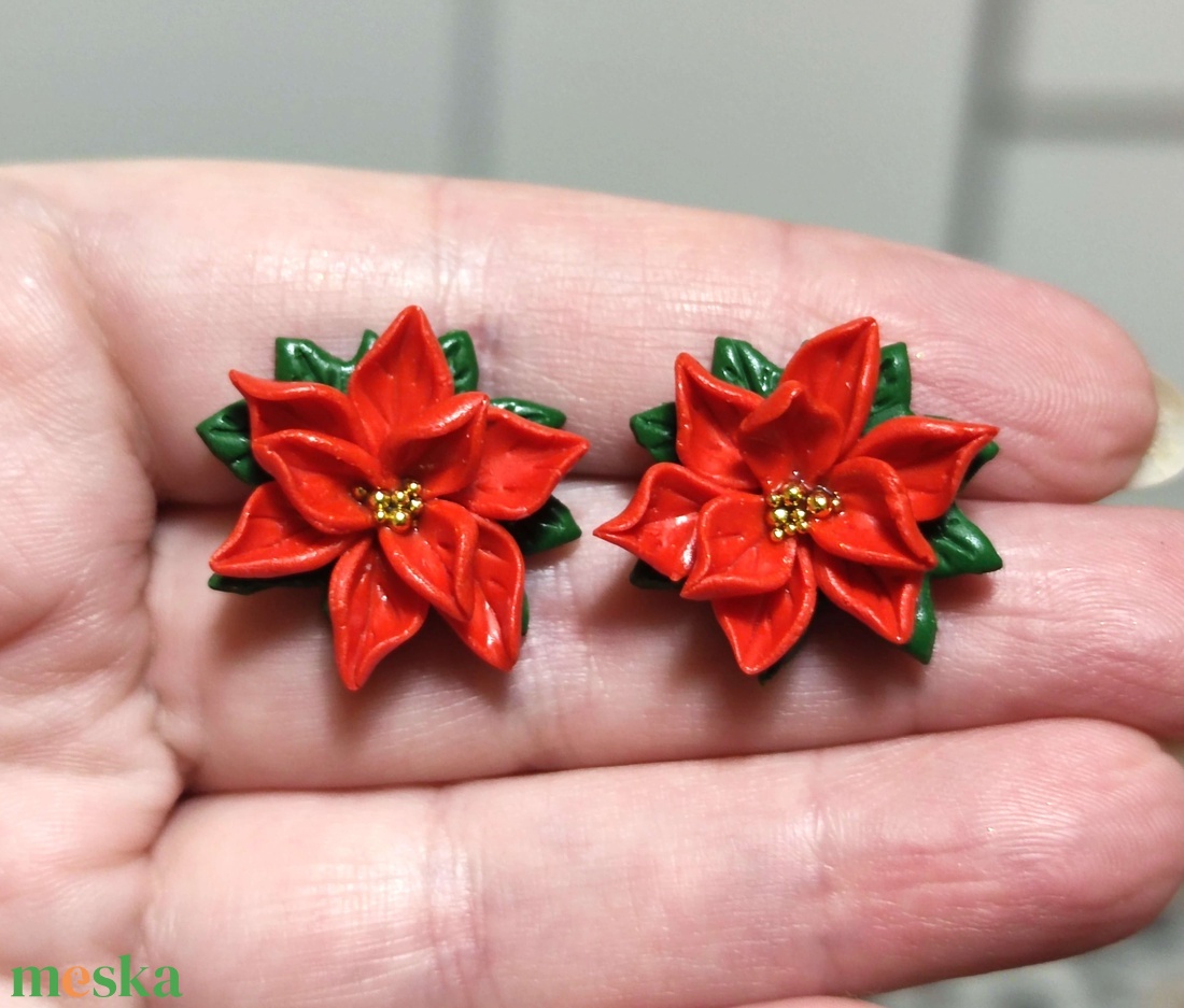 Mikulásvirág pontfülbevaló - ékszer - fülbevaló - pötty fülbevaló - Meska.hu