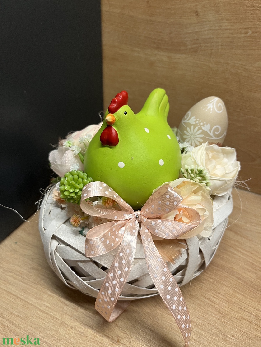 Csibés, dísz tojásos asztaldísz fonott kosárkában - otthon & életmód - dekoráció - ajtó- és ablak dekoráció - ajtódísz & kopogtató - Meska.hu
