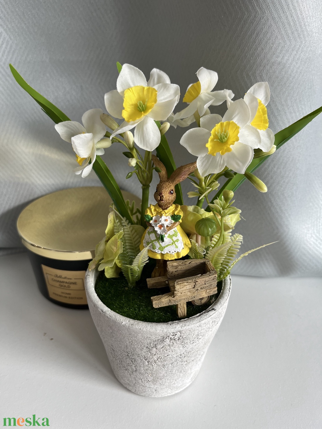 Nárciszos tavaszi nyuszis asztaldísz kőhatású kaspóban - otthon & életmód - dekoráció - asztal és polc dekoráció - asztaldísz - Meska.hu