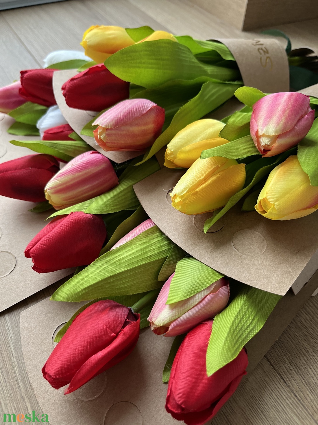 Nőnapi tulipán díszcsomagolásban - otthon & életmód - dekoráció - virágdísz és tartó - csokor & virágdísz - Meska.hu Nőnapi tulipán díszcsomagolásban - otthon & életmód - dekoráció - virágdísz és tartó - csokor & virágdísz - Meska.hu