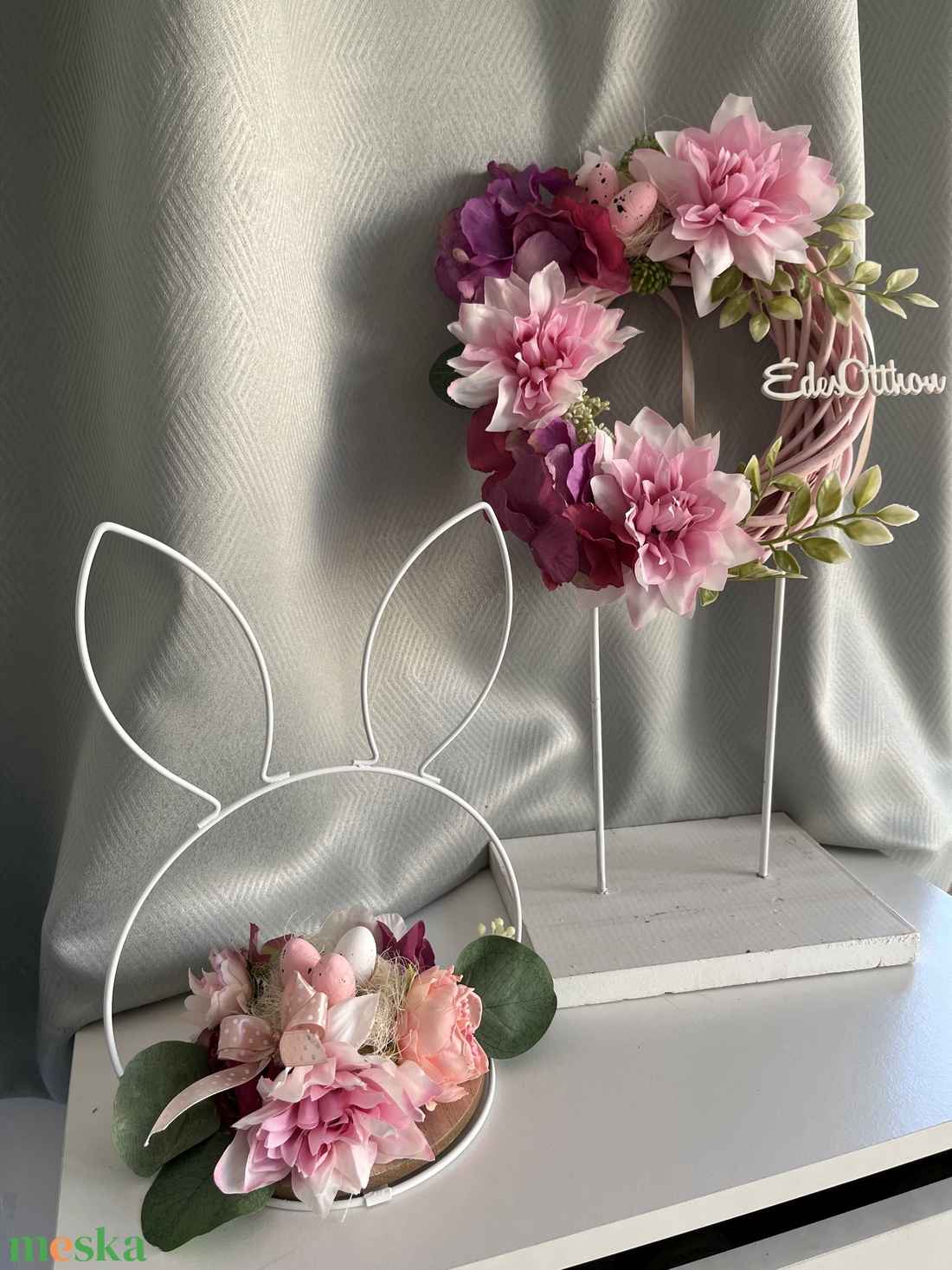 Virágos kopogtató, tavaszi-nyári lakás dekoráció - otthon & életmód - dekoráció - asztal és polc dekoráció - asztaldísz - Meska.hu