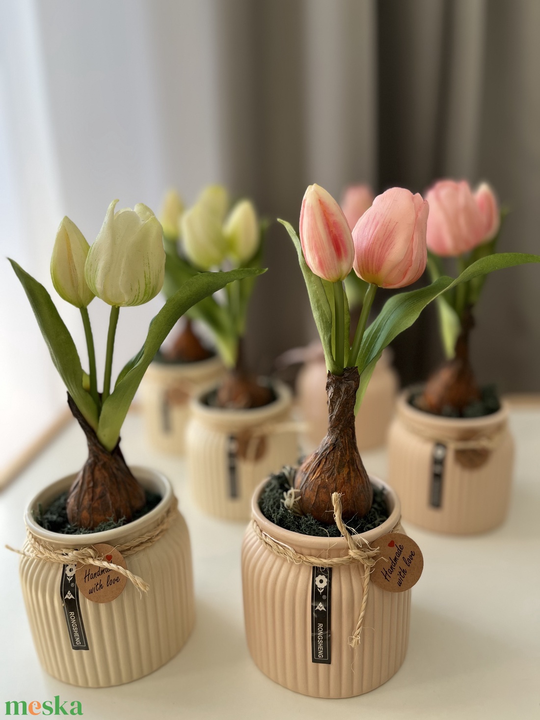 Élethű gumi tulipán bordázott kerámia kaspóban, rózsaszínben - otthon & életmód - dekoráció - virágdekoráció - virágdekoráció - Meska.hu