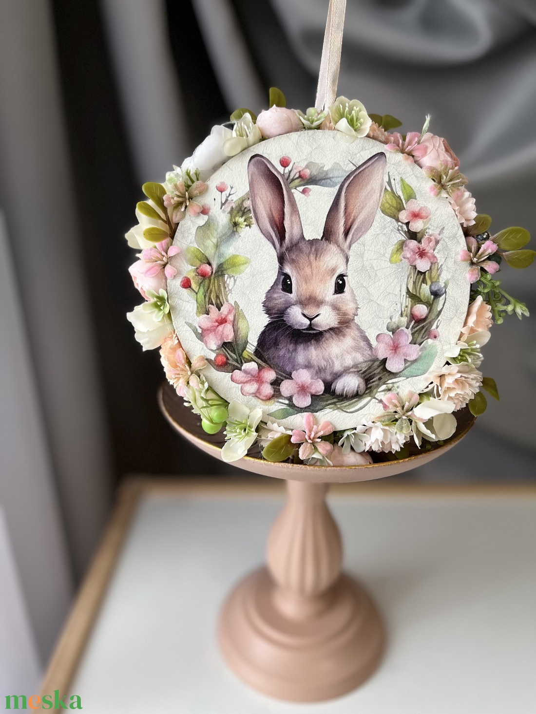 Nyuszis ajtódísz, apróvirágokkal dekorálva - otthon & életmód - dekoráció - ajtó- és ablak dekoráció - ajtódísz & kopogtató - Meska.hu