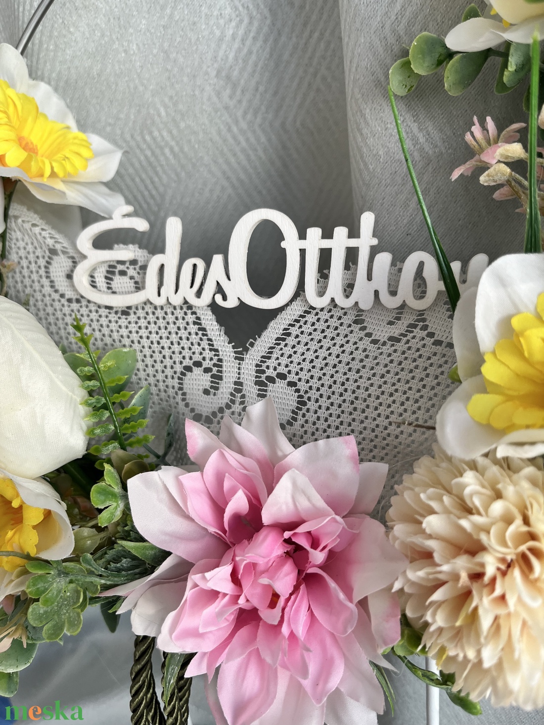 Nyuszifüles nagy kopogtató fém alapon, húsvéti tavaszi színvilág - pasztell fehér - ünnepi díszek, dekorációk - húsvéti díszek és dekorációk - húsvéti ajtódísz, kopogtató - Meska.hu