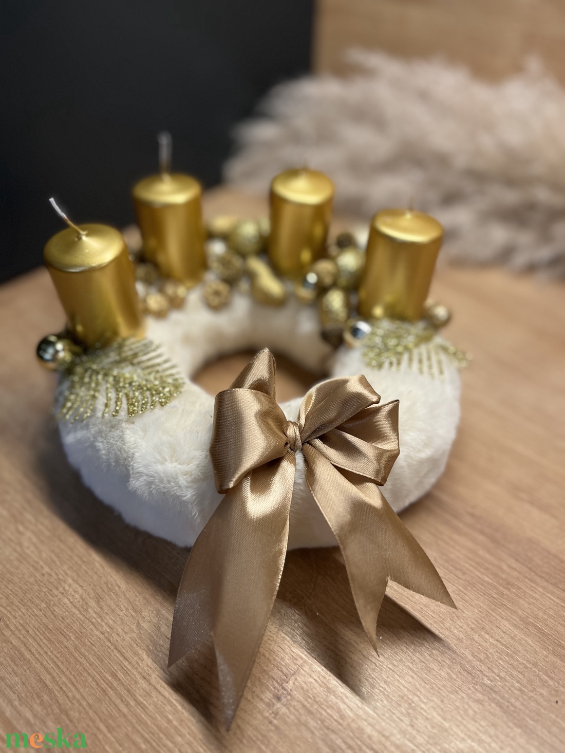 Arany színvilágú adventi dísz, koszorú arany színű gyertyákkal II. - karácsony - adventi díszek - adventi gyertyadíszek és koszorúdíszek - Meska.hu