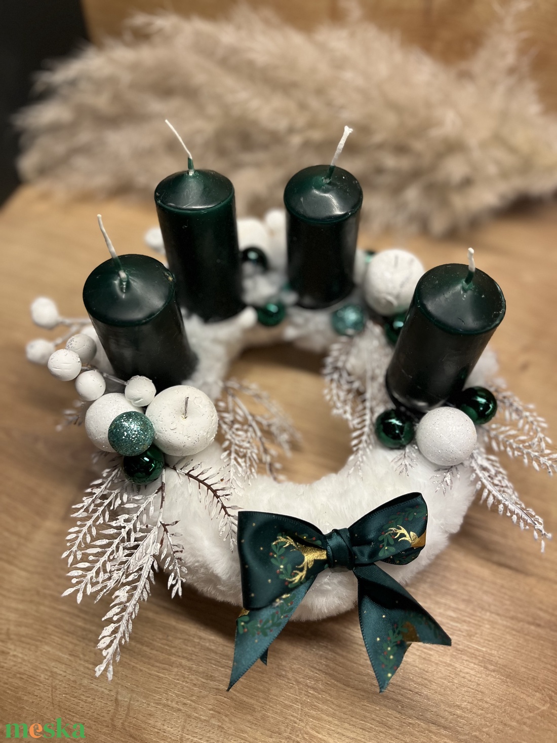 Sötétzöld színvilágú adventi dísz, koszorú matt gyertyákkal - karácsony - adventi díszek - adventi gyertyadíszek és koszorúdíszek - Meska.hu