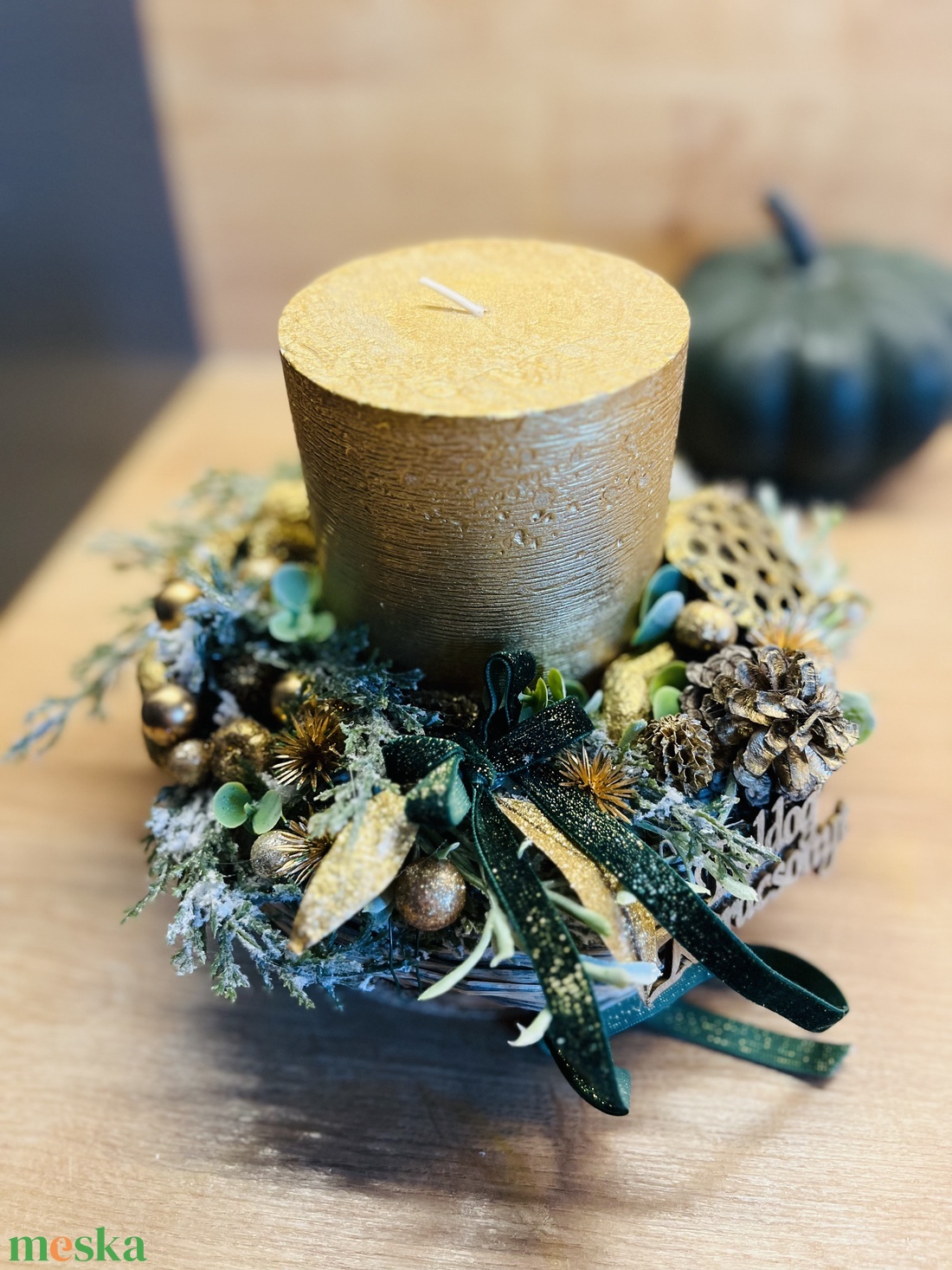 Matt arany és sötétzöld színvilágú adventi dísz, koszorú  természetes hatással - karácsony - adventi díszek - adventi gyertyadíszek és koszorúdíszek - Meska.hu