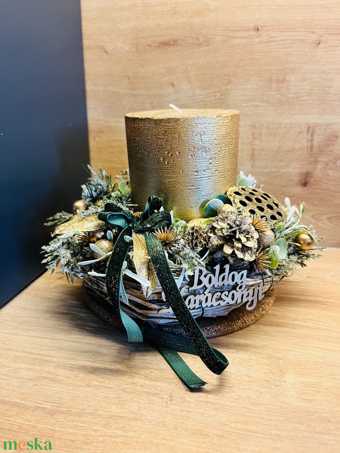 Matt arany és sötétzöld színvilágú adventi dísz, koszorú  természetes hatással - karácsony - adventi díszek - adventi gyertyadíszek és koszorúdíszek - Meska.hu