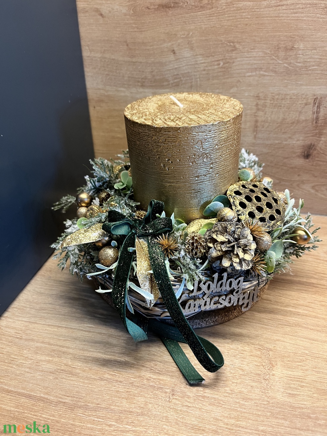 Matt arany és sötétzöld színvilágú adventi dísz, koszorú  természetes hatással - karácsony - adventi díszek - adventi gyertyadíszek és koszorúdíszek - Meska.hu