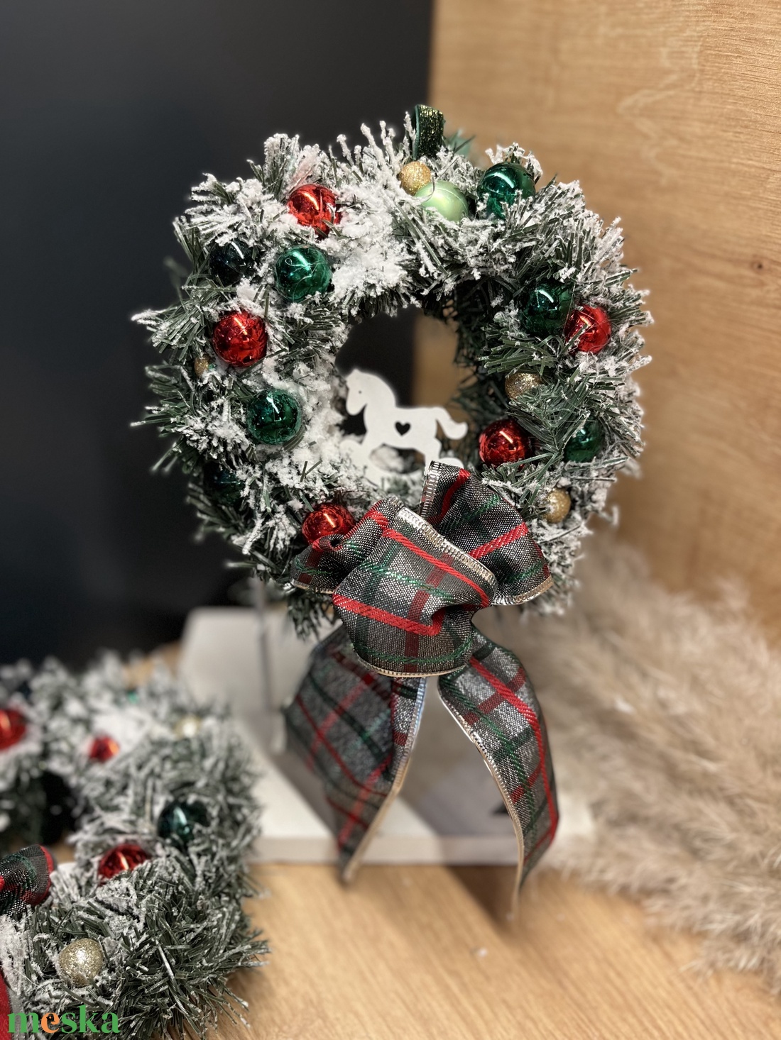 Hintalovas, téli kisebb havas kopogtató, gömbökkel - karácsony - karácsonyi lakásdekoráció - karácsonyi ajtódíszek - Meska.hu