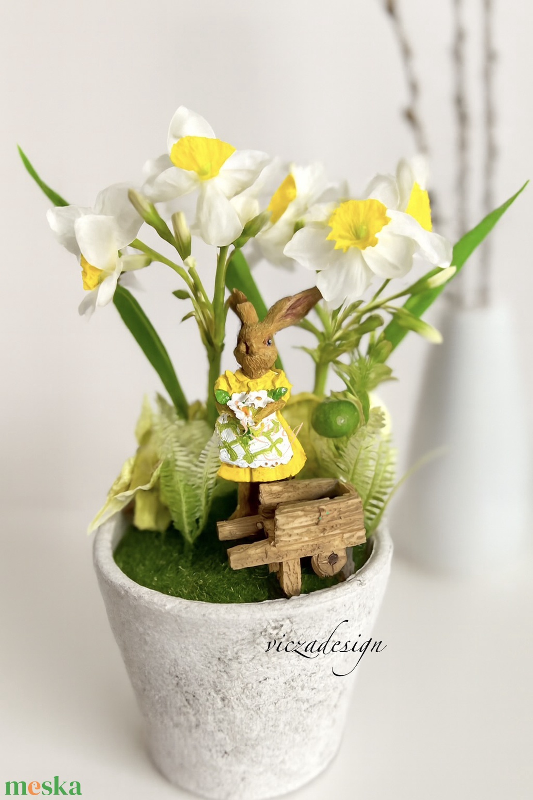 Nárciszos tavaszi nyuszis asztaldísz kőhatású kaspóban - otthon & életmód - dekoráció - asztal és polc dekoráció - asztaldísz - Meska.hu