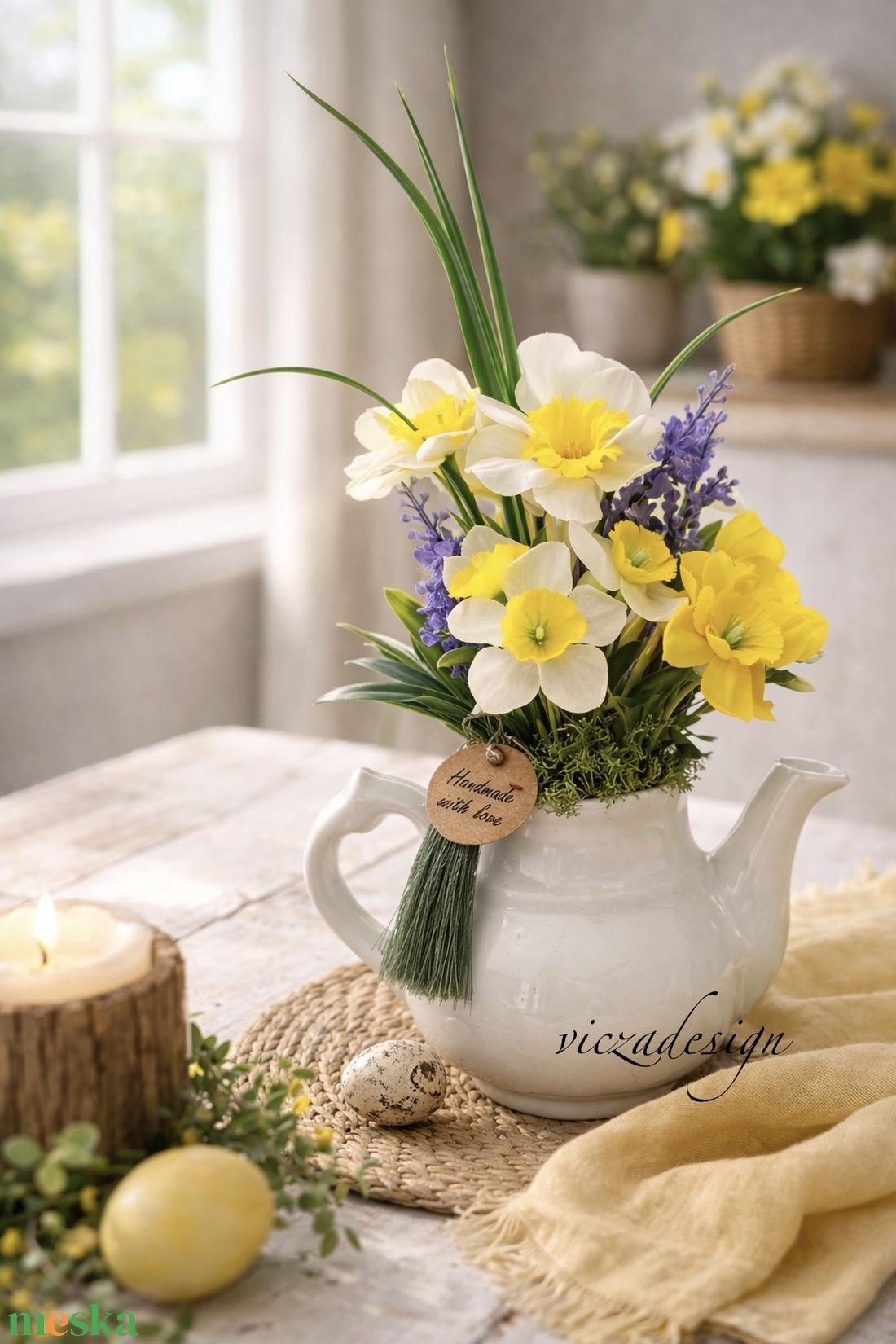 Nárciszos tavaszi kancsós asztaldísz kerámia kaspóban - otthon & életmód - dekoráció - asztal és polc dekoráció - asztaldísz - Meska.hu