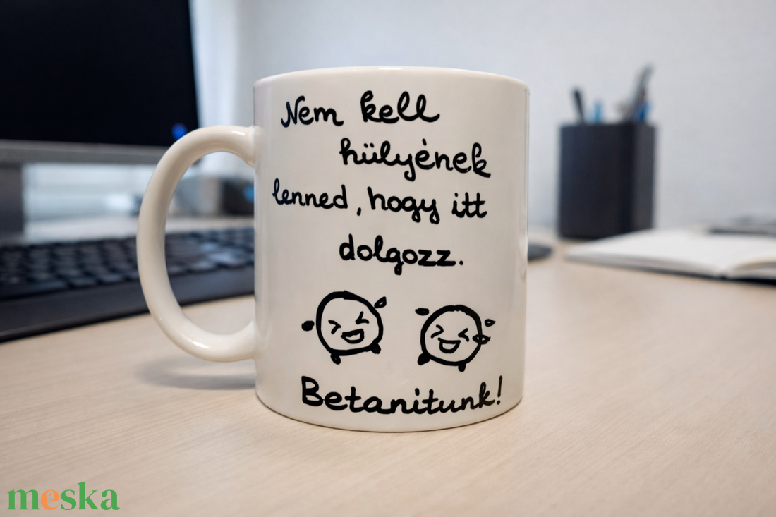 Kézzel festett munkahelyi bögre vicces felirattal  Vidámka stílus - otthon & életmód - konyhafelszerelés, tálalás - tálalás - bögre & csésze - Meska.hu
