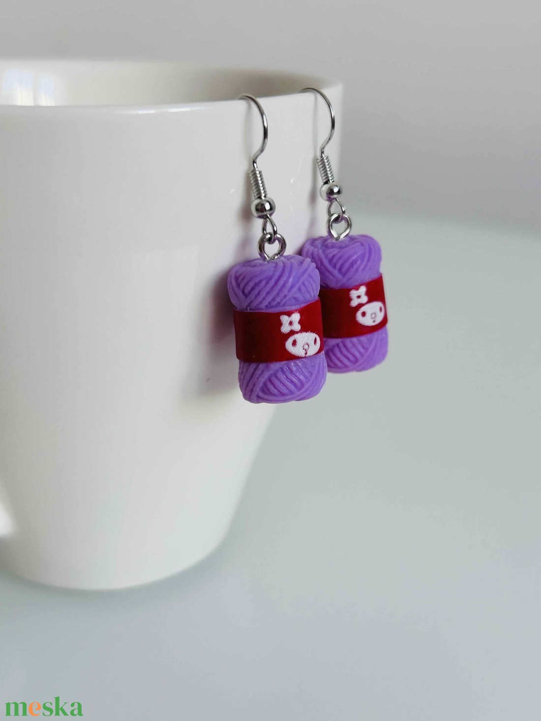 Gombolyag lila kötőfonal fülbevaló - ékszer - fülbevaló - lógó fülbevaló - Meska.hu