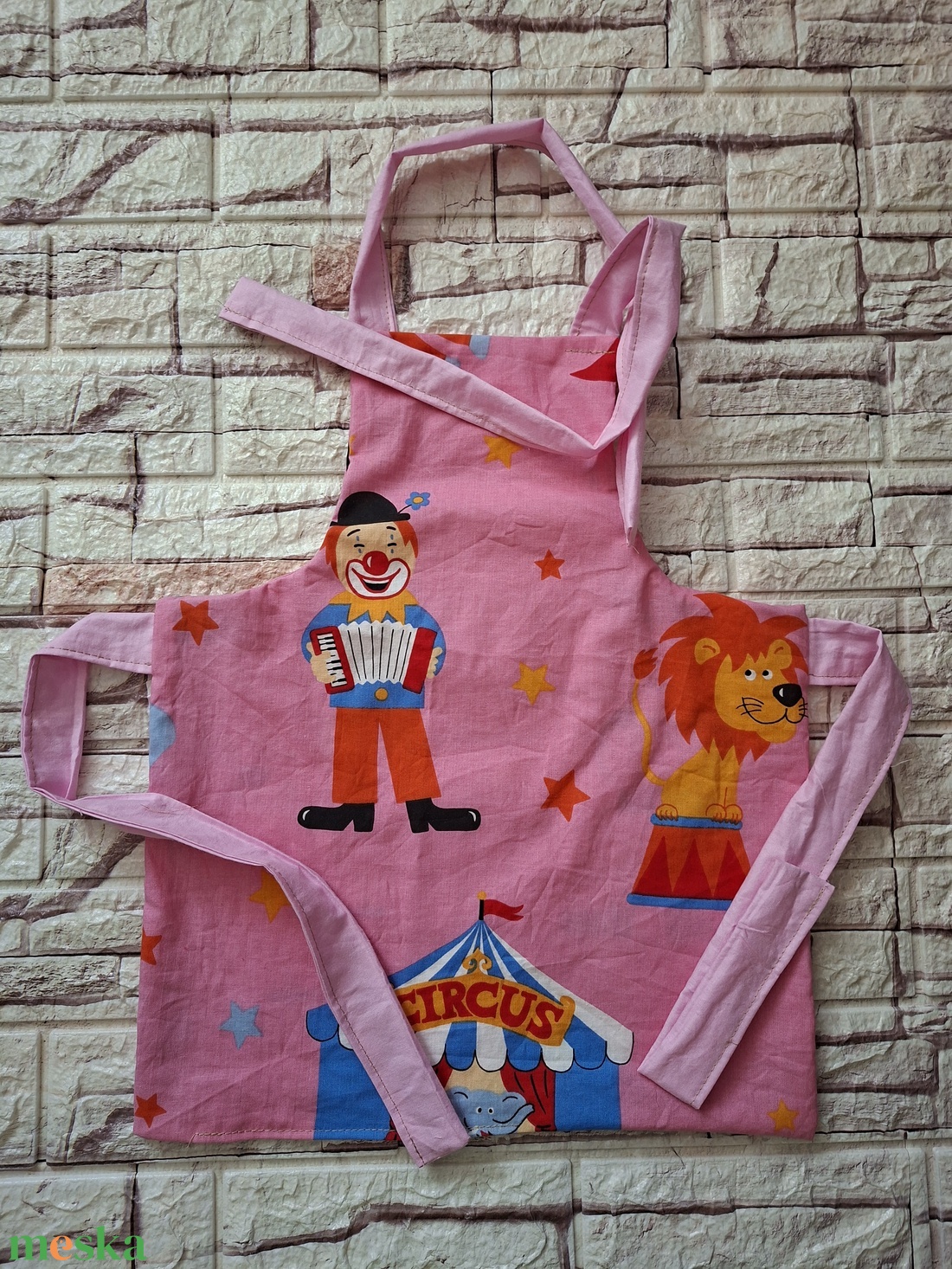 Cirkuszos lányka, gyerek, gyermek kötény - otthon & életmód - konyhafelszerelés, tálalás - konyhai textil - kötény - Meska.hu Cirkuszos lányka, gyerek, gyermek kötény - otthon & életmód - konyhafelszerelés, tálalás - konyhai textil - kötény - Meska.hu