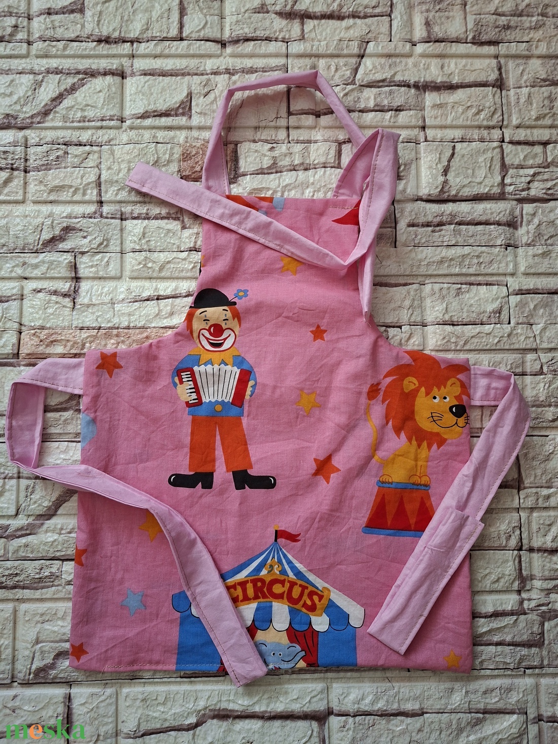 Cirkuszos lányka, gyerek, gyermek kötény - otthon & életmód - konyhafelszerelés, tálalás - konyhai textil - kötény - Meska.hu Cirkuszos lányka, gyerek, gyermek kötény - otthon & életmód - konyhafelszerelés, tálalás - konyhai textil - kötény - Meska.hu
