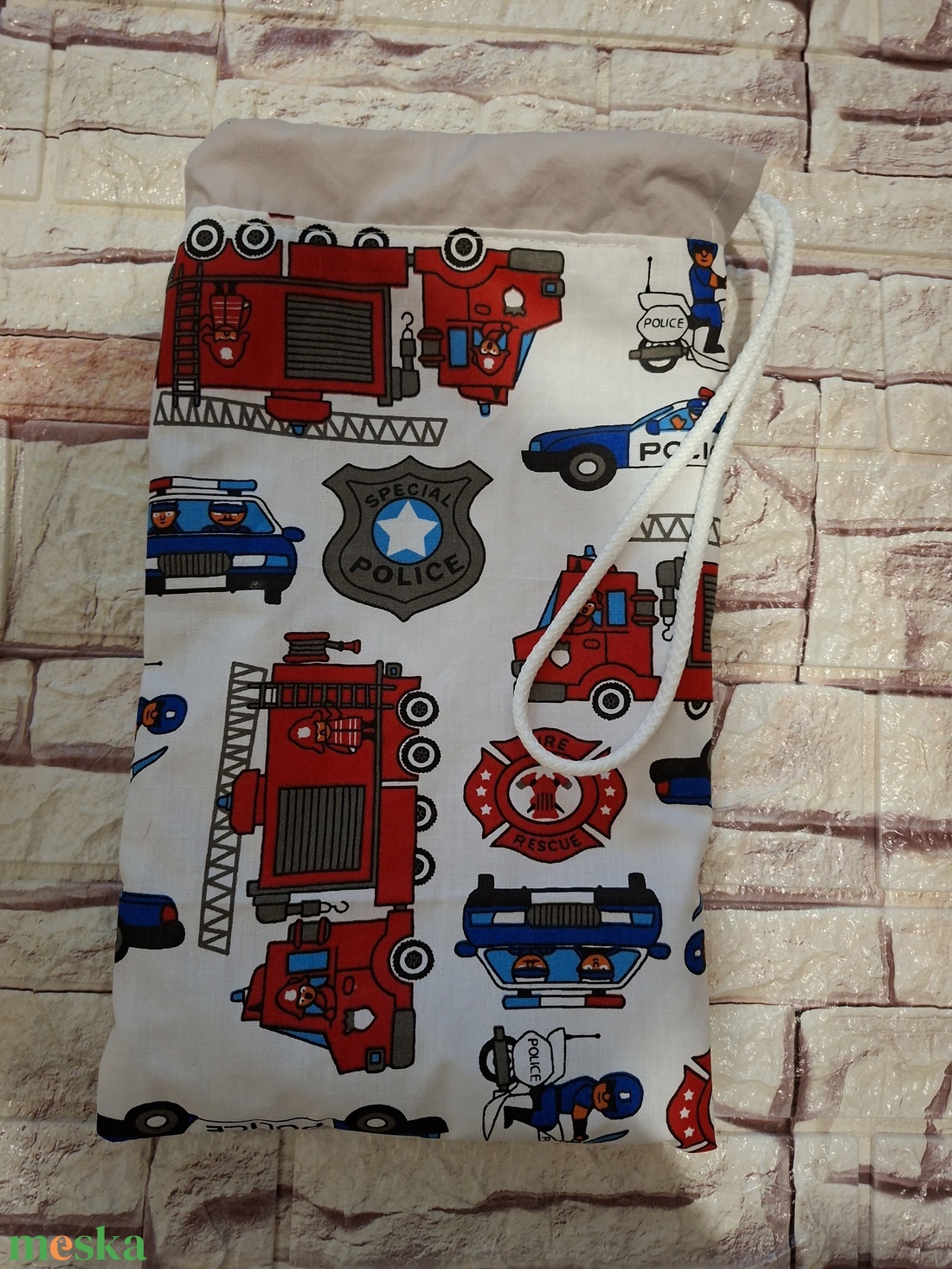 Tűzoltós uzsonnás tasak vízhatlan, frissen tartó béléssel - táska & tok - uzsonna- & ebéd tartó - szendvics csomagoló - Meska.hu