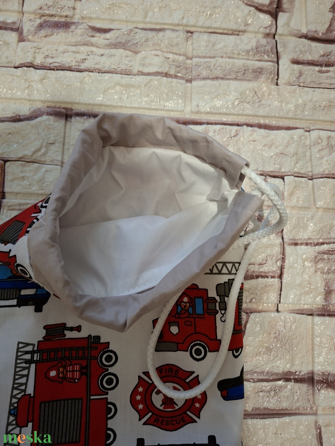 Tűzoltós uzsonnás tasak vízhatlan, frissen tartó béléssel - táska & tok - uzsonna- & ebéd tartó - szendvics csomagoló - Meska.hu