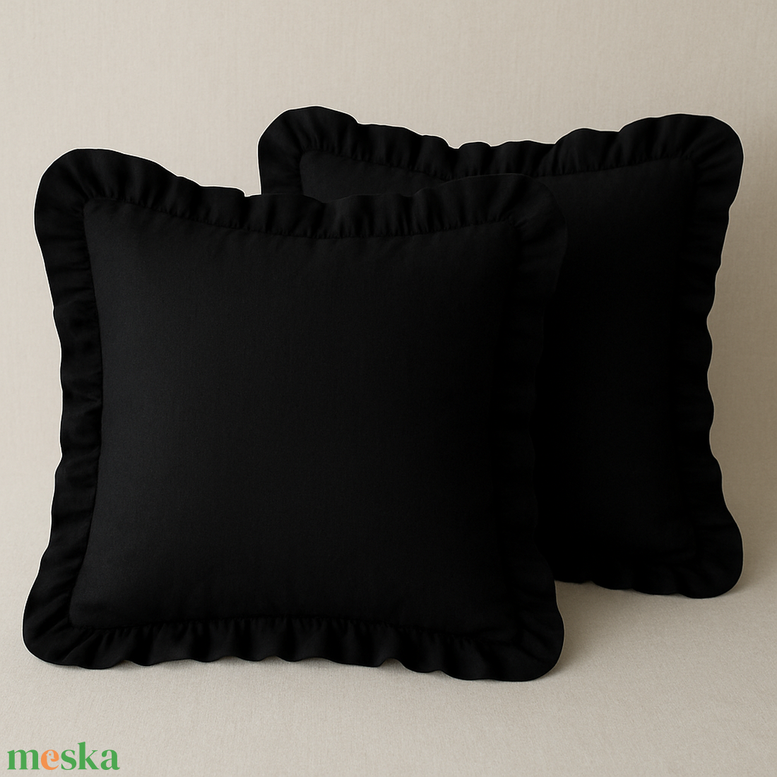 Fekete színű, fodros párna szett - otthon & életmód - lakástextil - párna & párnahuzat - díszpárna szett  - Meska.hu